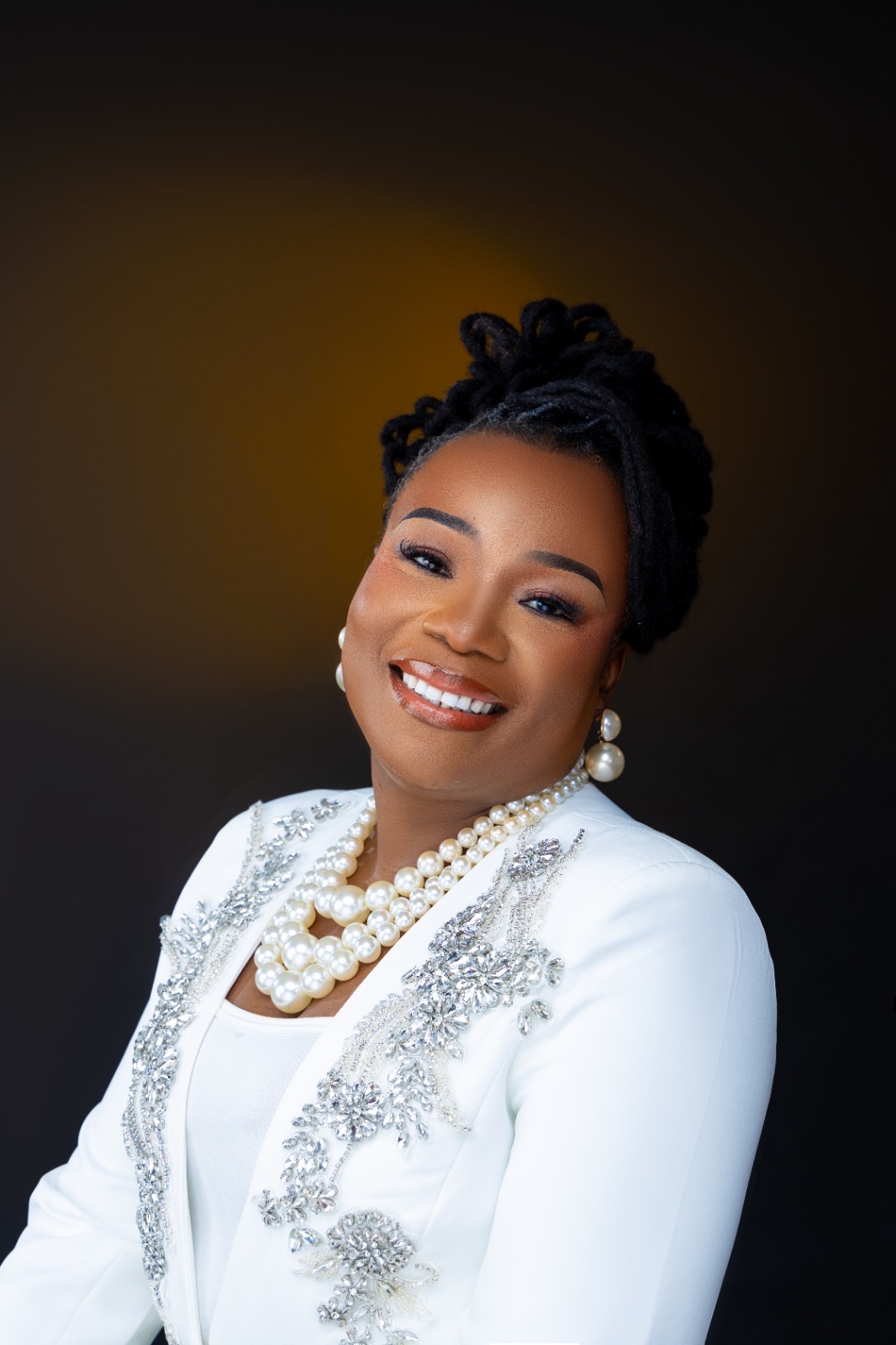Daisy Jonathan, lead trainer, original professional portrait